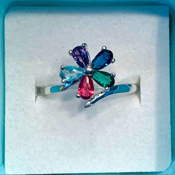 🌸🆕 Cool Colored Crystal Flower Silver Ring - Picture 2 of 5